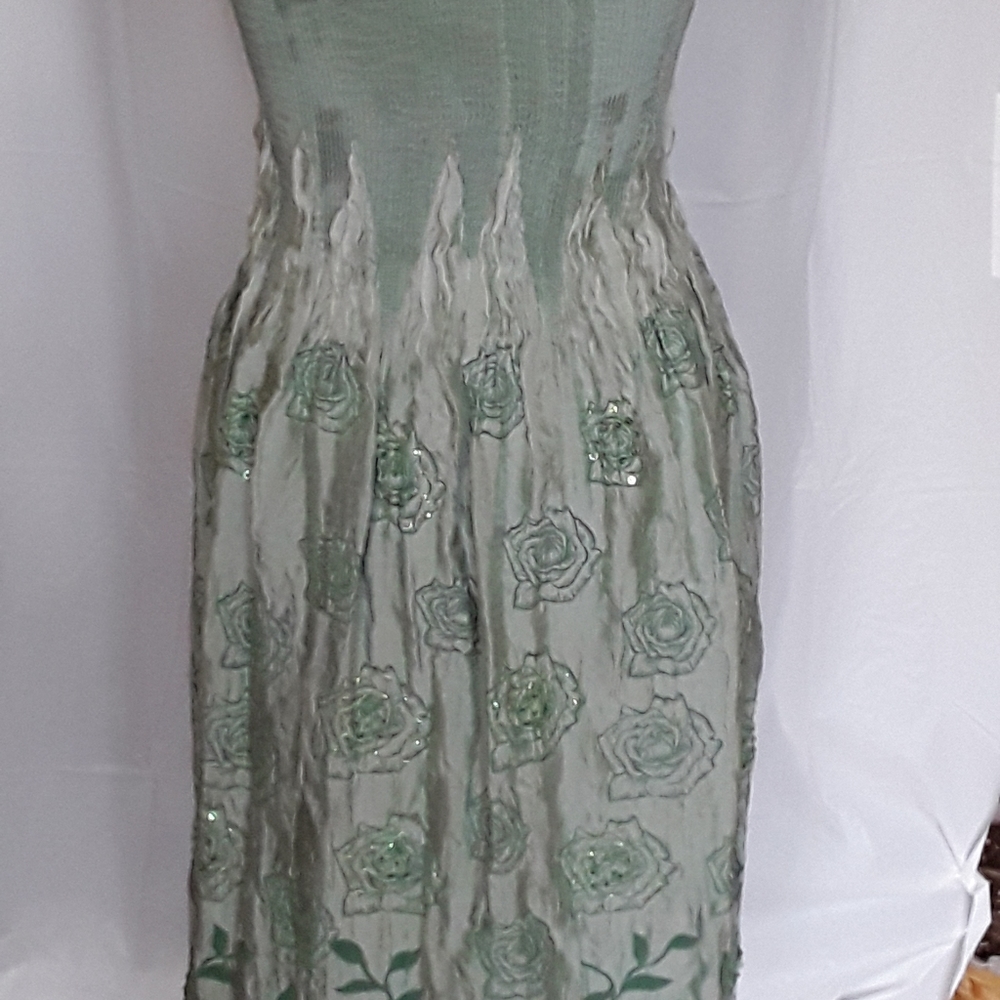 Dress - Picture 4 of 4